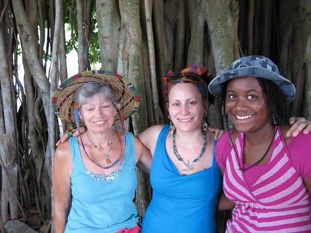IMG_2129.JPG - Ruth, Mathilda and Chelsi in the banyan tree.
