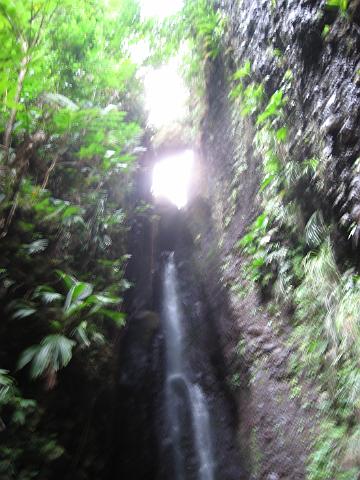 IMG_2100.JPG - Looking up (into the sunlight) through the falls chasm. There's a rock poised across it.