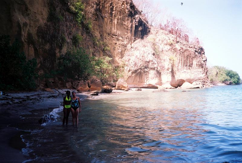514600-R1-02-0A_003 Ruth and Chelsi at Secret Beach, Picard.