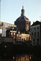 Leiden_canal_church_drawbridge