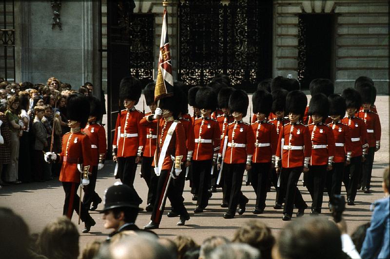 Buckingham_guard_change_1 