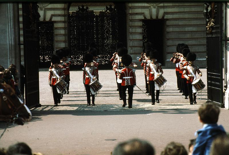 Buckingham_guard_change_3 