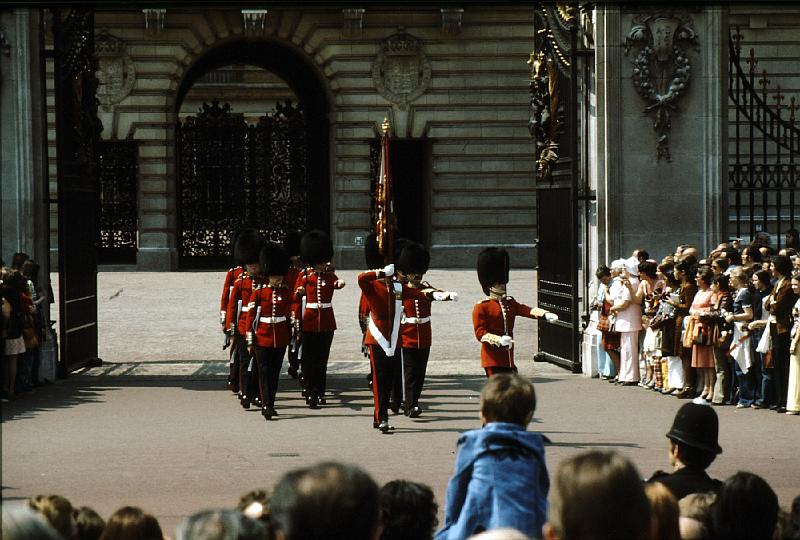 Buckingham_guard_change_4 