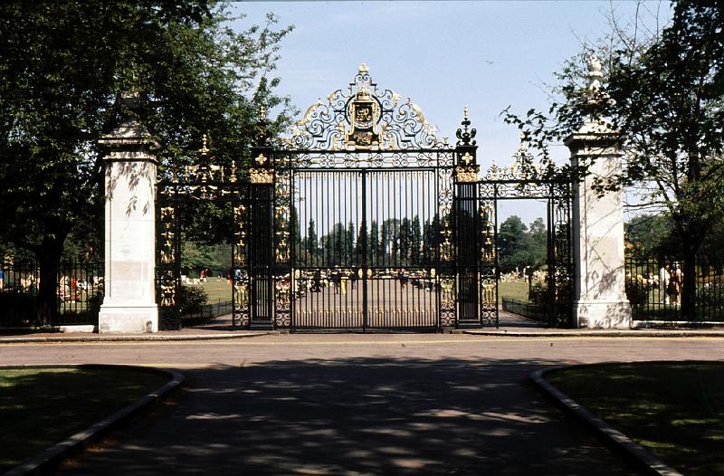Regent's_Park_1_gate 