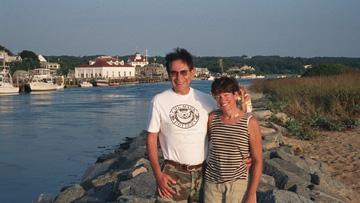 dt-rt-mnmshw-wide Here we're on the jetty on the Lobsterville (west) side of Menemsha inlet. The orange-roofed building is part of the US Coast Guard station where the search for JFK Jr's plane was headquartered.