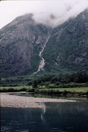 Trollsgate_vertical