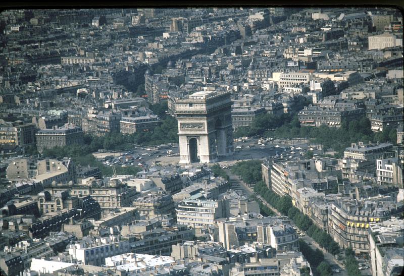 Arc_de_la_Trimuph_from_Eiffel 