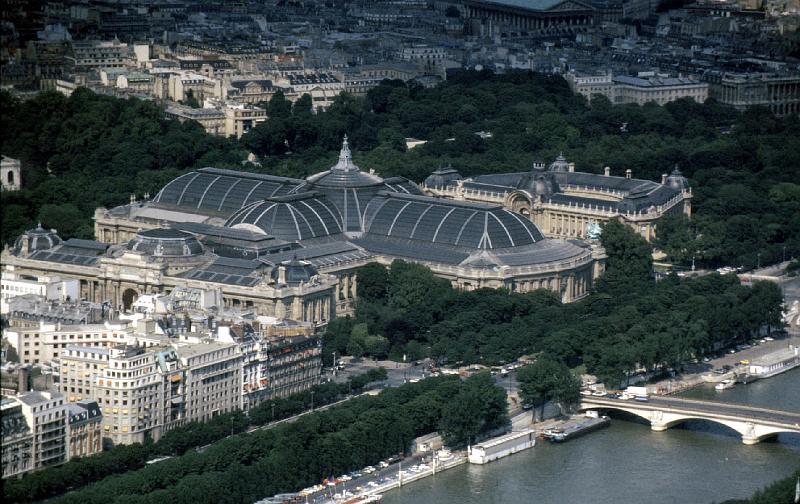 Palais_Royale_from_Eiffel The French Royal family lived here before Louis XIV had Versailles completed.