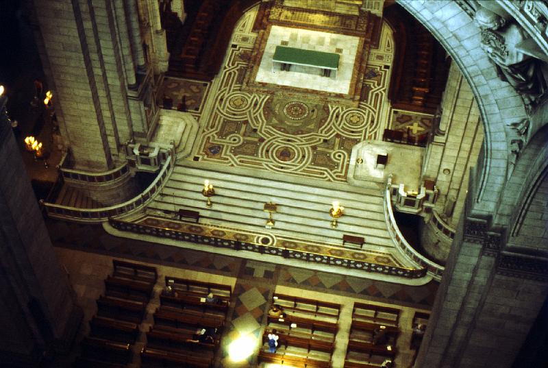 Sacre_Coeur_interior_from_balcony 