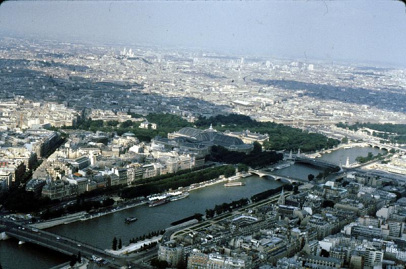 Seine_Paris_from_Eiffel 