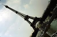 Eiffel_tower_at_angle