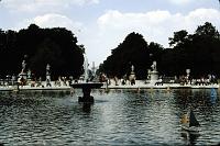 model_sailing_Tulleries Strolling along the Champs d'Elysees.