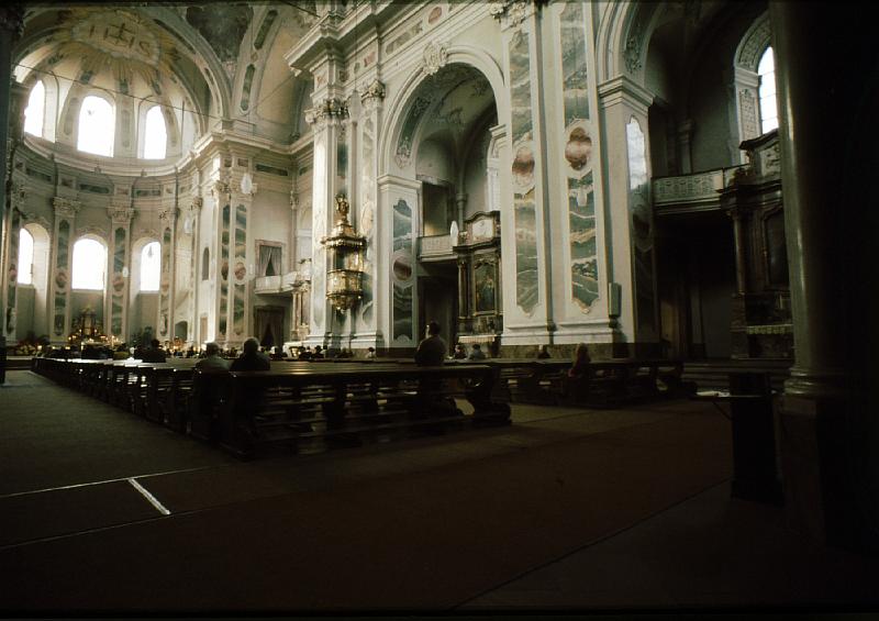inside_baroque_cathedral 