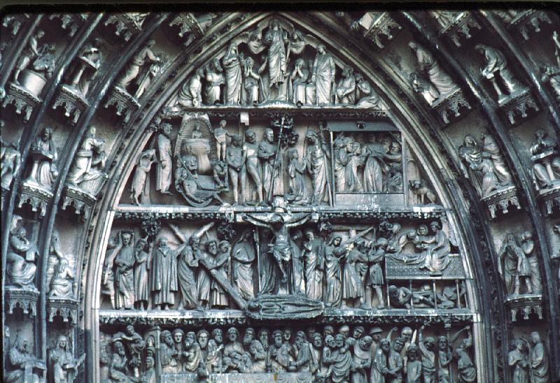 Strassburg_cathedral_arch_detail_1 