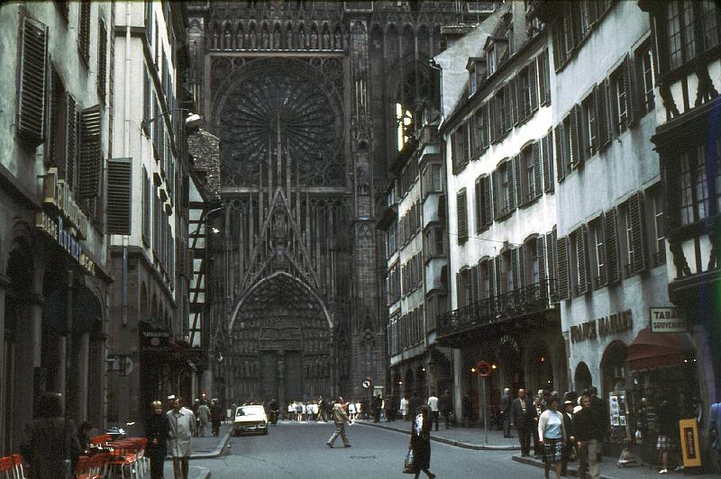 approaching_cathedral 