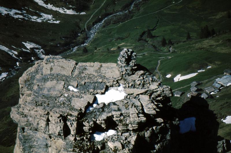 cairn_on_alpine_pillar 