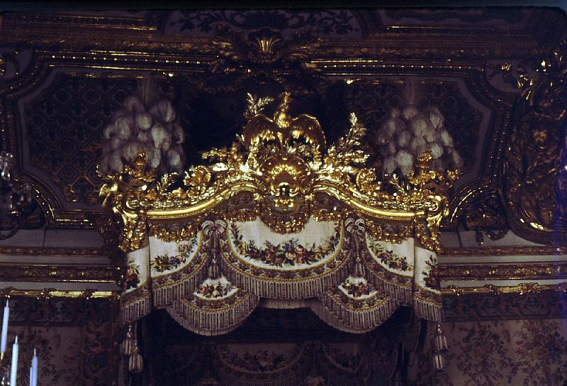 Queen's_bed_canopy Canopy of the Queen's bed