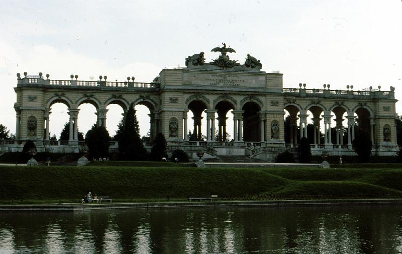 gloriette_pond Gloriette
